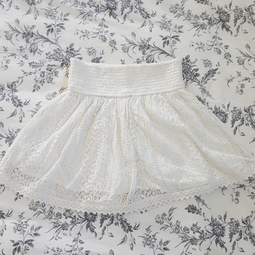 NWOT Hollister lace mini skirt